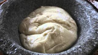 How to Make Mochi the Traditional Way Mochitsuki [upl. by Lotte]