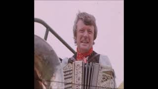 quotThe Combine Harvesterquot  The Wurzels ORIGINAL PROMO FILM [upl. by Lindemann267]